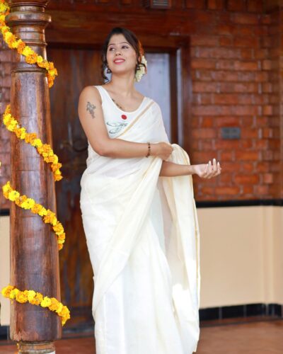 COTTON SAREE WITH DRAGONFLY PRINT - Image 2
