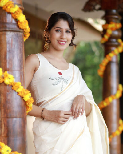 KNITTED COMFY BLOUSE AND SAREE SET WITH FIREFLY PRINT - Image 2