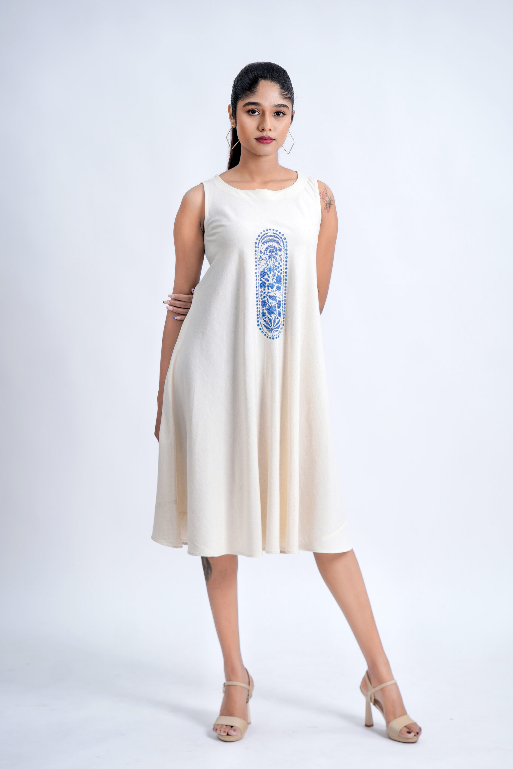LINEN COTTON DRESS WITH INDIGO ARK MOTIF