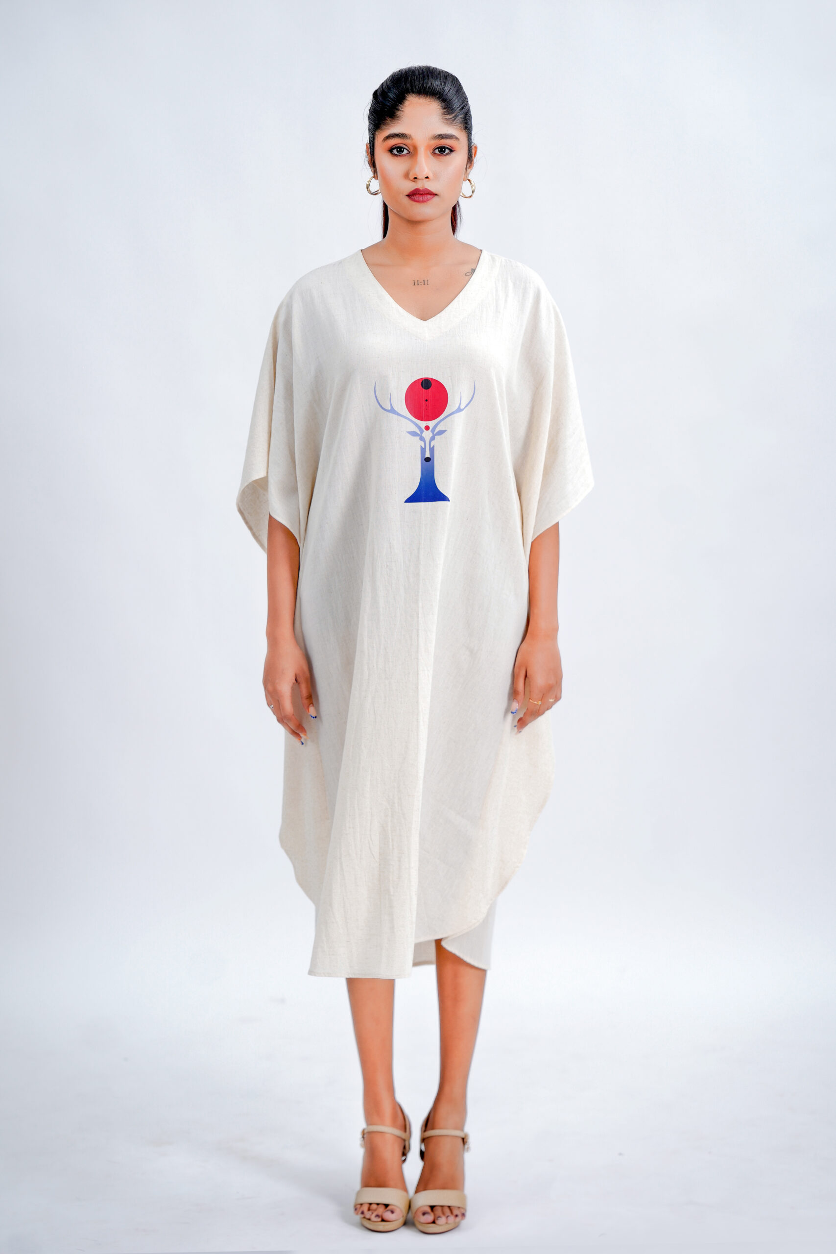 LINEN COTTON KAFTAN WITH RED MOON DEER MOTIF