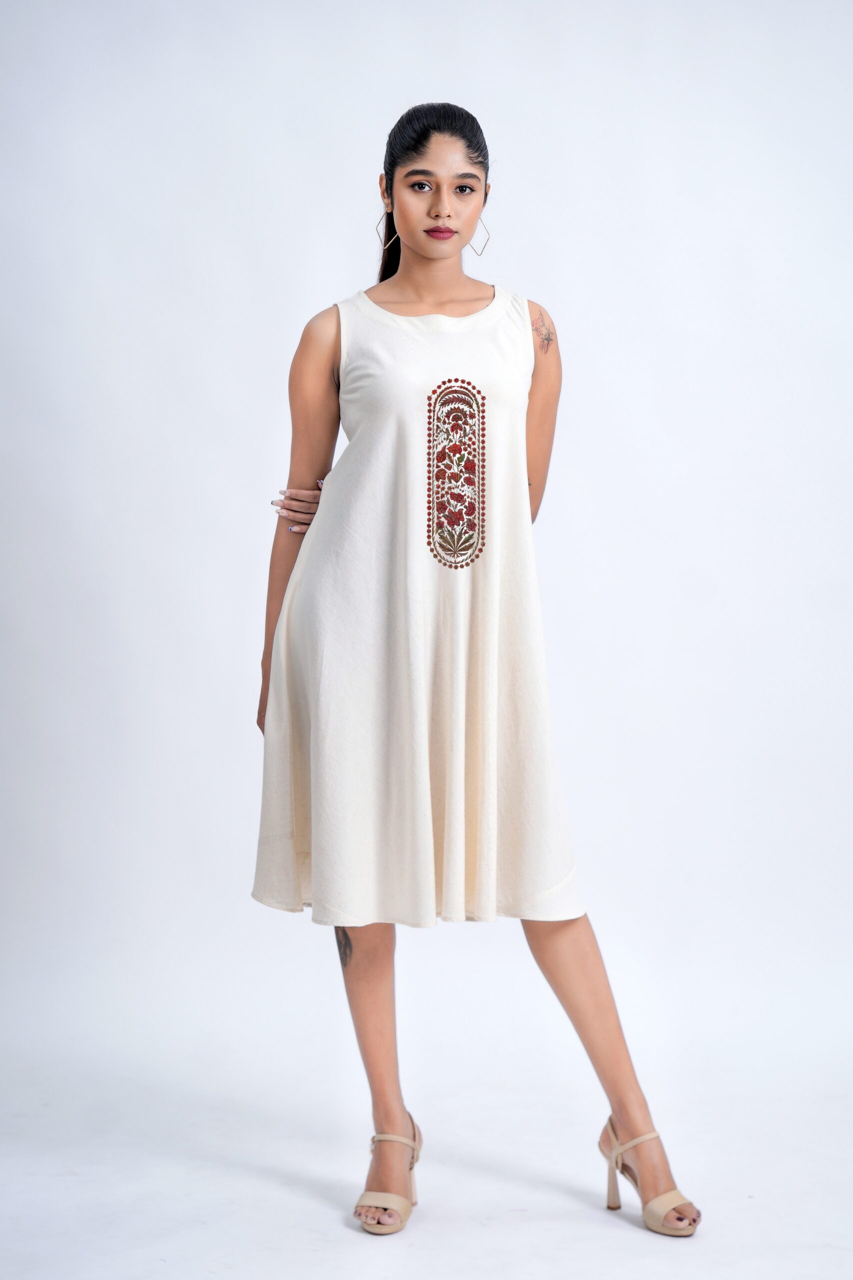 LINEN COTTON DRESS WITH RED ARK MOTIF