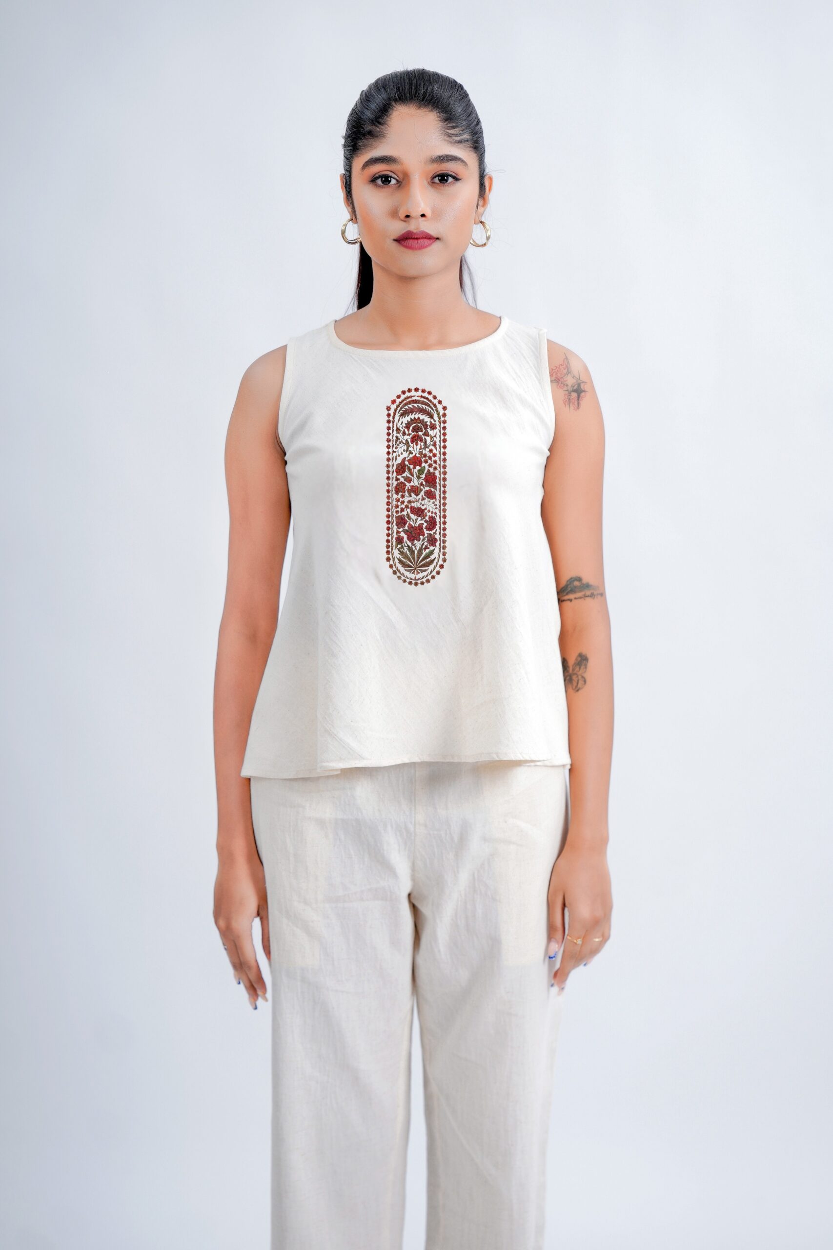 LINEN COTTON SHORT TOP  WITH RED ARK MOTIF