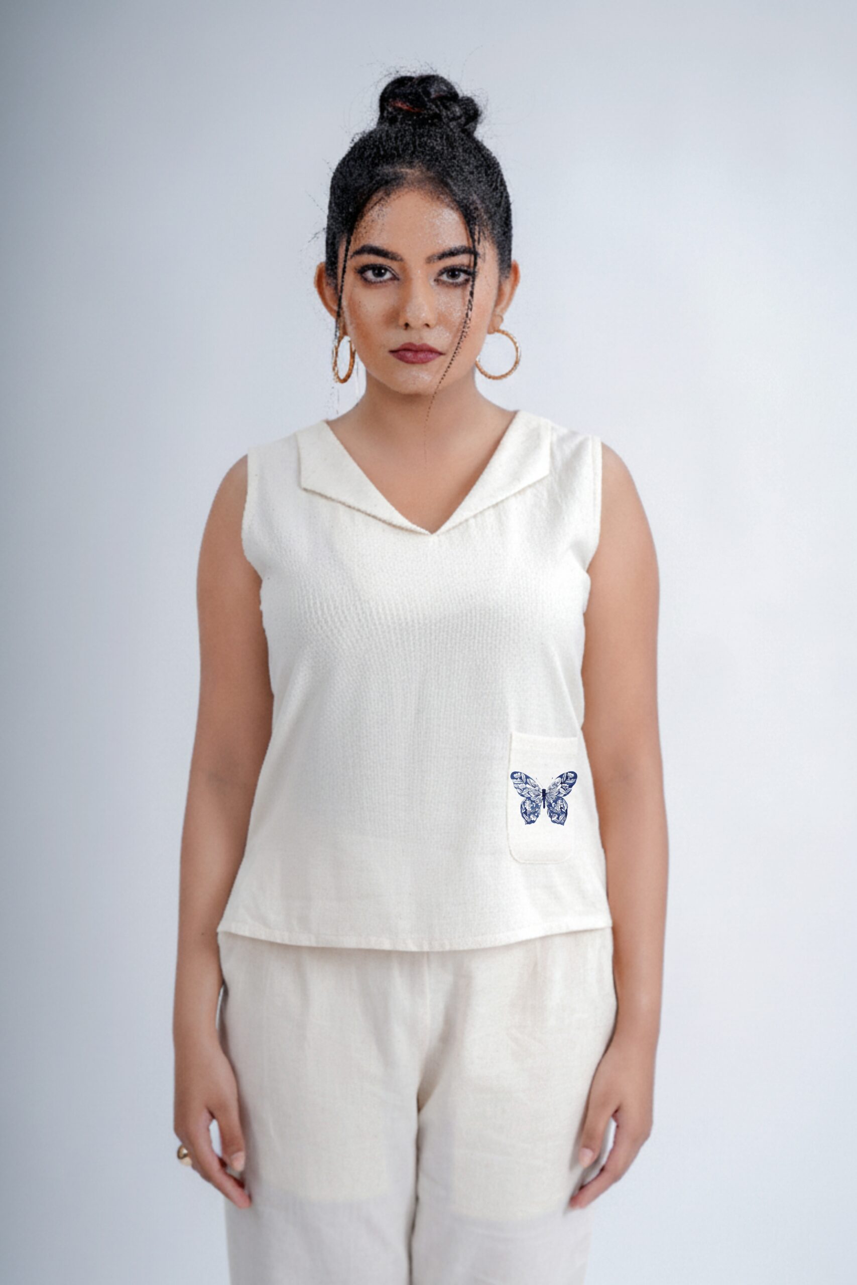 LINEN COTTON SHORT TOP NOTCHED COLLAR WITH INDIGO BUTTERFLY MOTIF